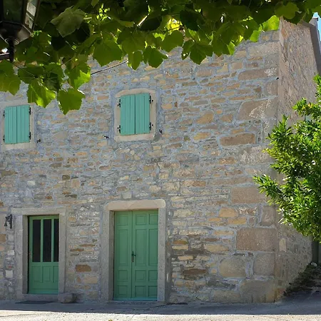 2 Bedroom Awesome In Casa de Férias Buzet