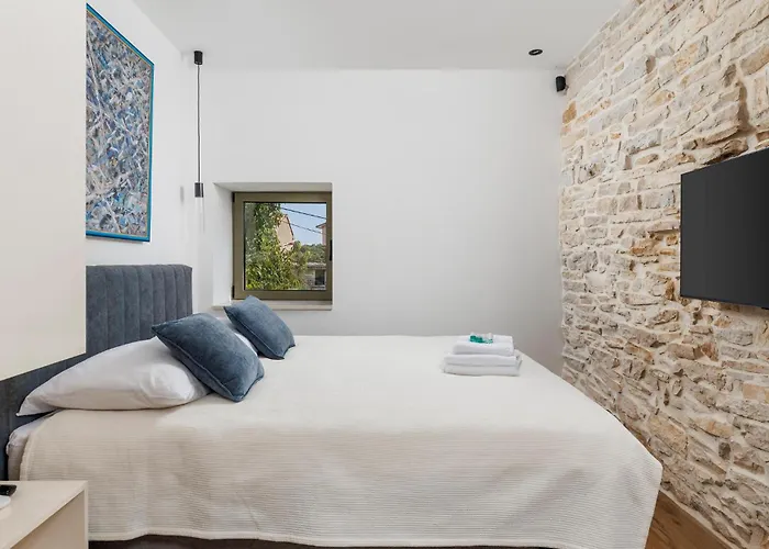 2 Bedroom Awesome In *