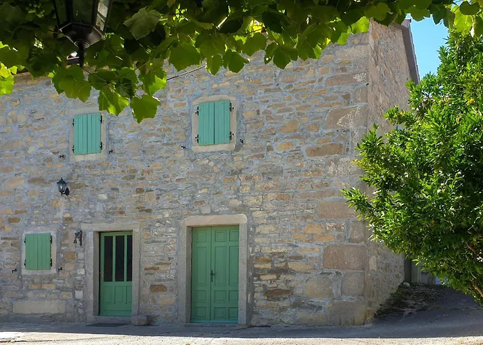 2 Bedroom Awesome In Casa de Férias Buzet