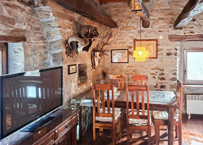 Feriehus 2 Bedroom Awesome In Buzet