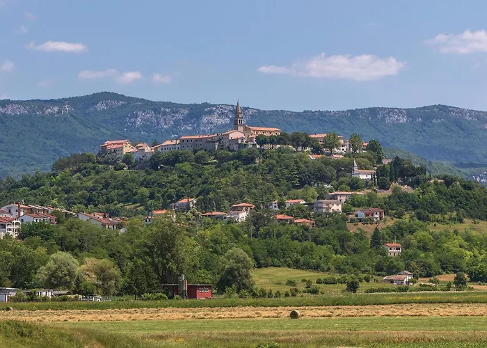 Feriehus 2 Bedroom Awesome In Buzet